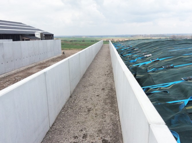 AGRI U-shaped retaining walls with heel (reinforced 15T axle load)