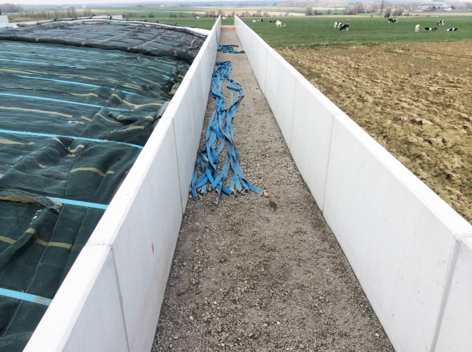 AGRI U-shaped retaining walls with heel (reinforced 15T axle load)