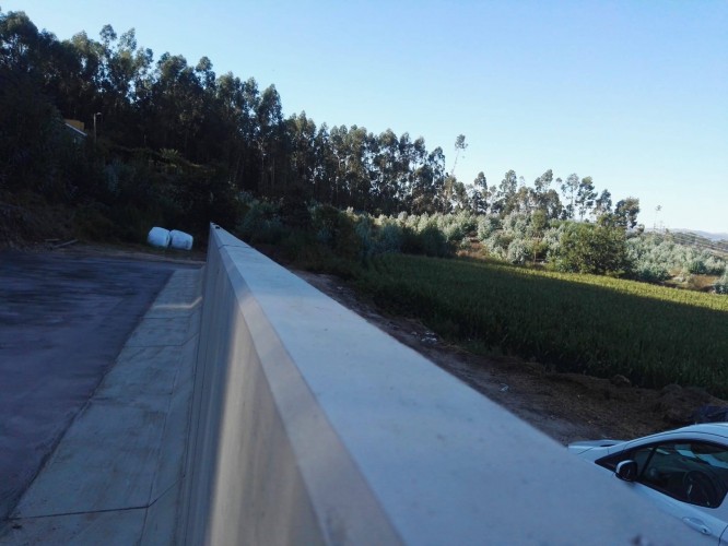 L-shaped retaining walls